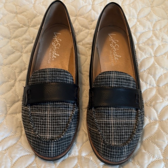 Life Stride Black and Gray Plaid Fabric Flats with Leather Trim and Suede Int. 8 - Picture 1 of 11